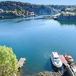 2 Bedroom Cozy In Hauglandshella Kolavag