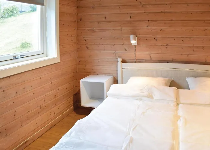 2 Bedroom Cozy In Hauglandshella