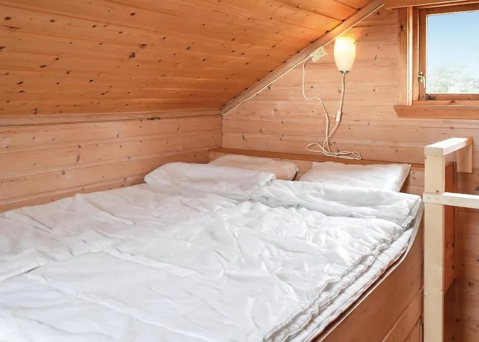 Feriehus 2 Bedroom Cozy In Hauglandshella