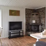 2 Bedroom Cozy In Hauglandshella * Kolavag
