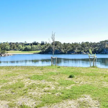 2 Bedroom Cozy In Hauglandshella Hébergement de vacances