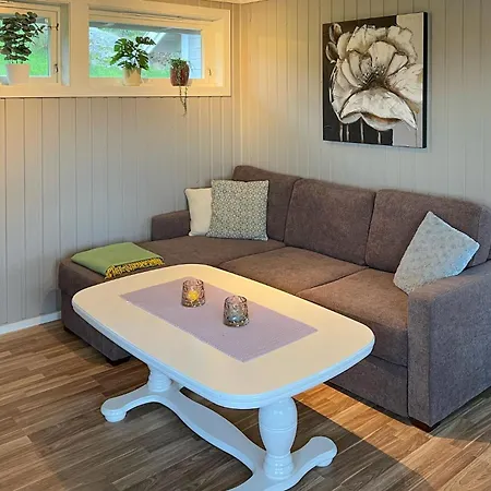 Lovely Home In Hauglandshella With Wifi