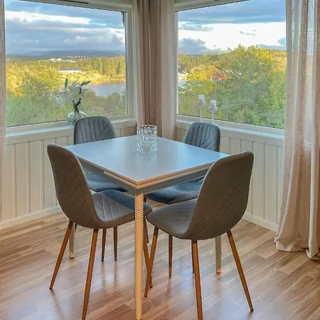 2 Bedroom Cozy In Hauglandshella * Kolavag