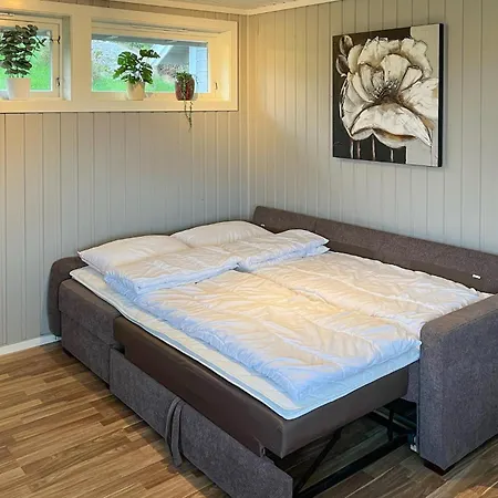2 Bedroom Cozy In Hauglandshella Hébergement de vacances *