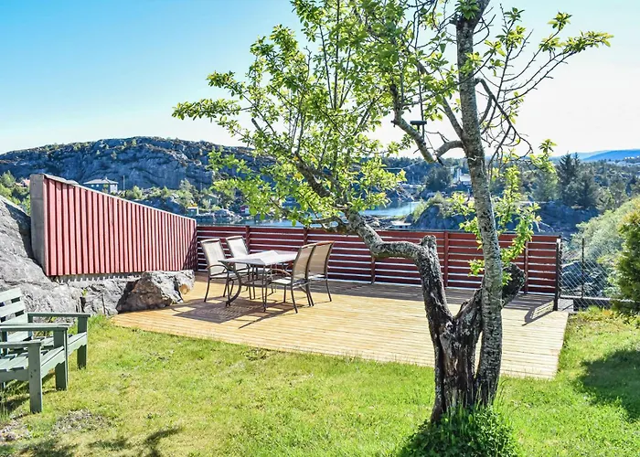 2 Bedroom Cozy In Hauglandshella Kolavag