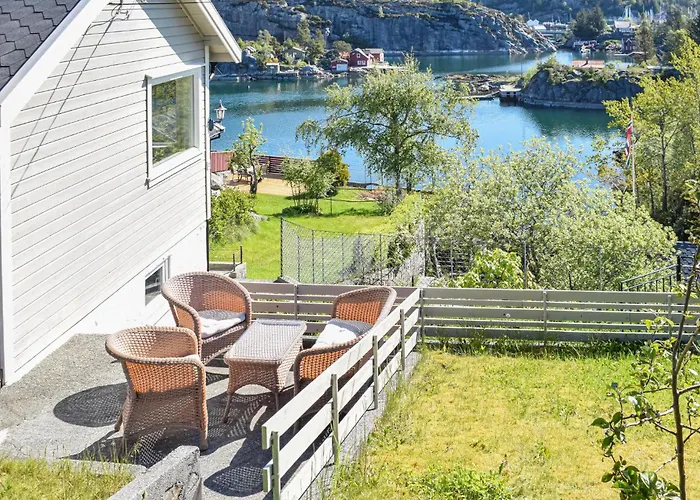 2 Bedroom Cozy In Hauglandshella Hébergement de vacances Kolavag